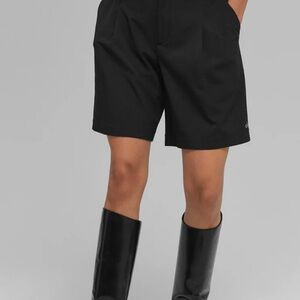 NEW HIGH-WAIST ALO YOGA SHORT.